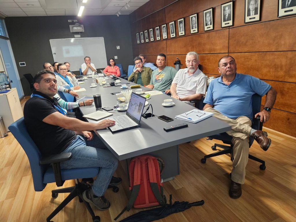 El equipo técnico especializado se reunió por primera vez el viernes 5 de julio de 2024 en la sala de sesiones de la Vicerrectoría de Administración (VRA)