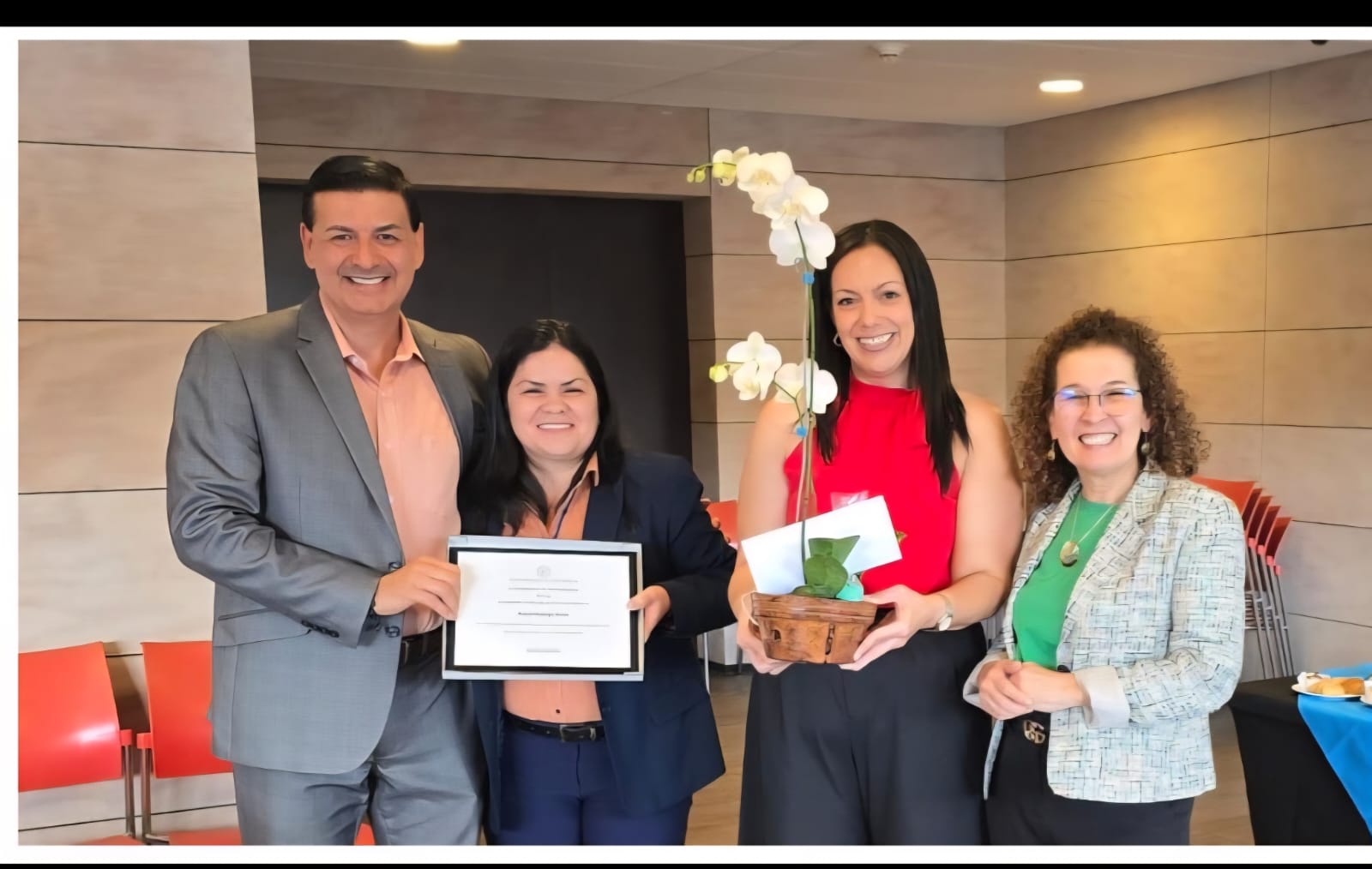 Jefa administrativa de la Sede del Atlántico y personal de Registro recibirán distinciones institucionales